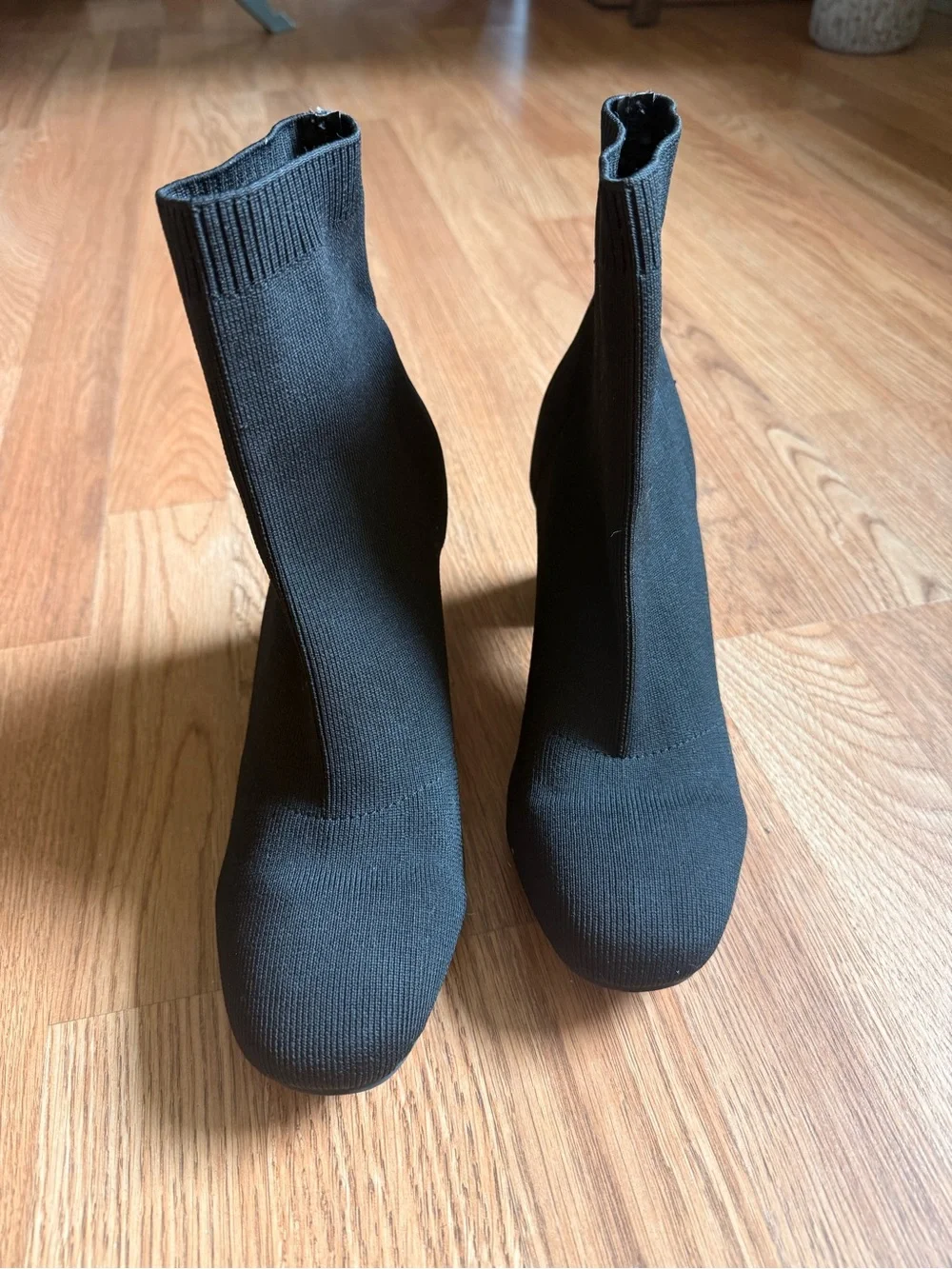 MIA sleek black
